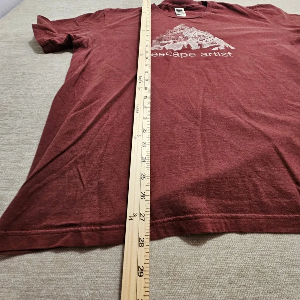The North Face Graphic Tee Mens XL Burgundy Escape‎ Artist Mountain Short Sleeve